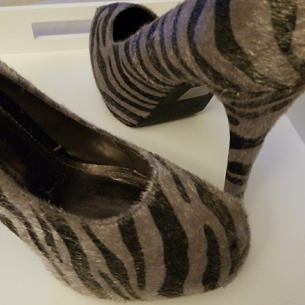 Heels - Picture 2 of 2